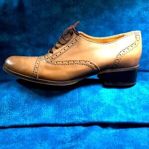 Women’s heeled Oxford, taupe, size 9
